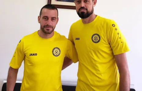 Football Lebanon - البرج يتعاقد رسميا مع سنتينا