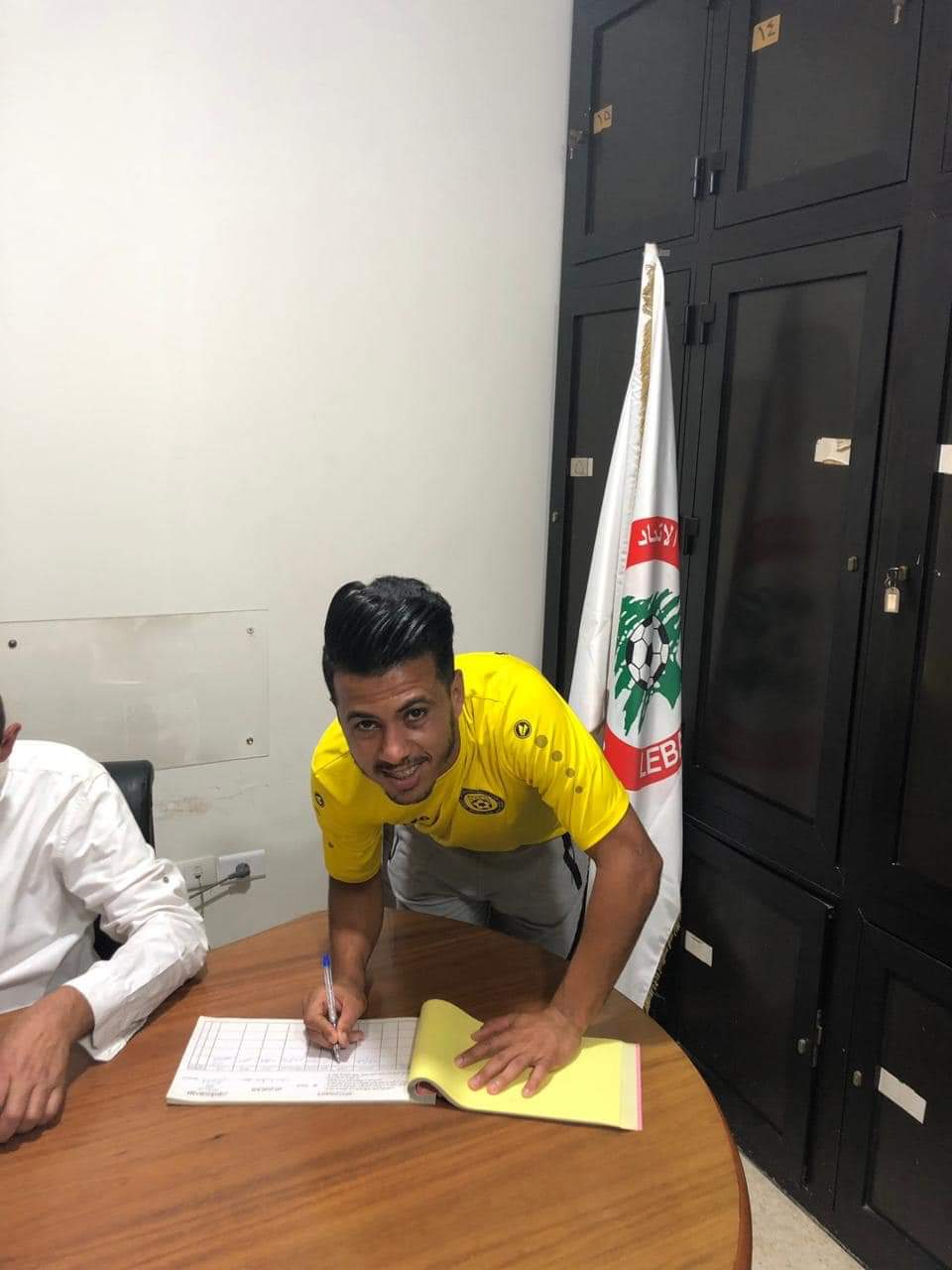 Football Lebanon -  البرج يوقع مع محمد فاعور