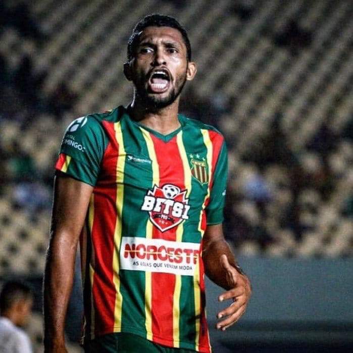 Football Lebanon - مدافع برازيلي للتجربة في الأنصار