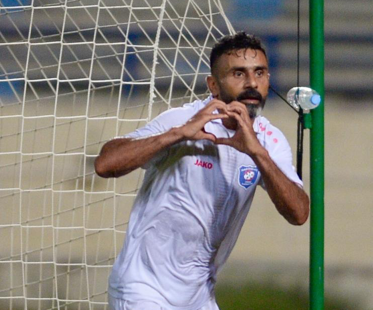 Football Lebanon - عباس عطوي شيخ الملاعب