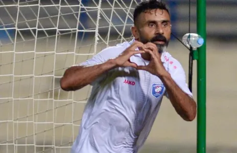 Football Lebanon - عباس عطوي شيخ الملاعب