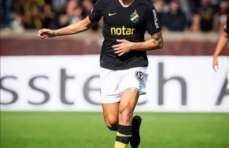 Football Lebanon - آيك يحافظ على صدارته للدوري السويدي