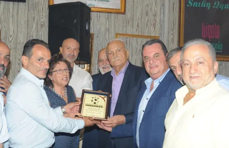 Football Lebanon - تكريم لنجم الراسينغ السابق سيمون خوري