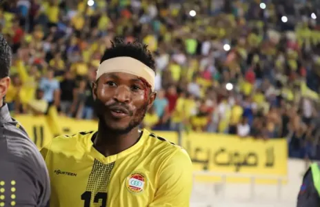 Football Lebanon - طبيب الجزيرة تدخل لمعاينة إصابات لاعبي العهد