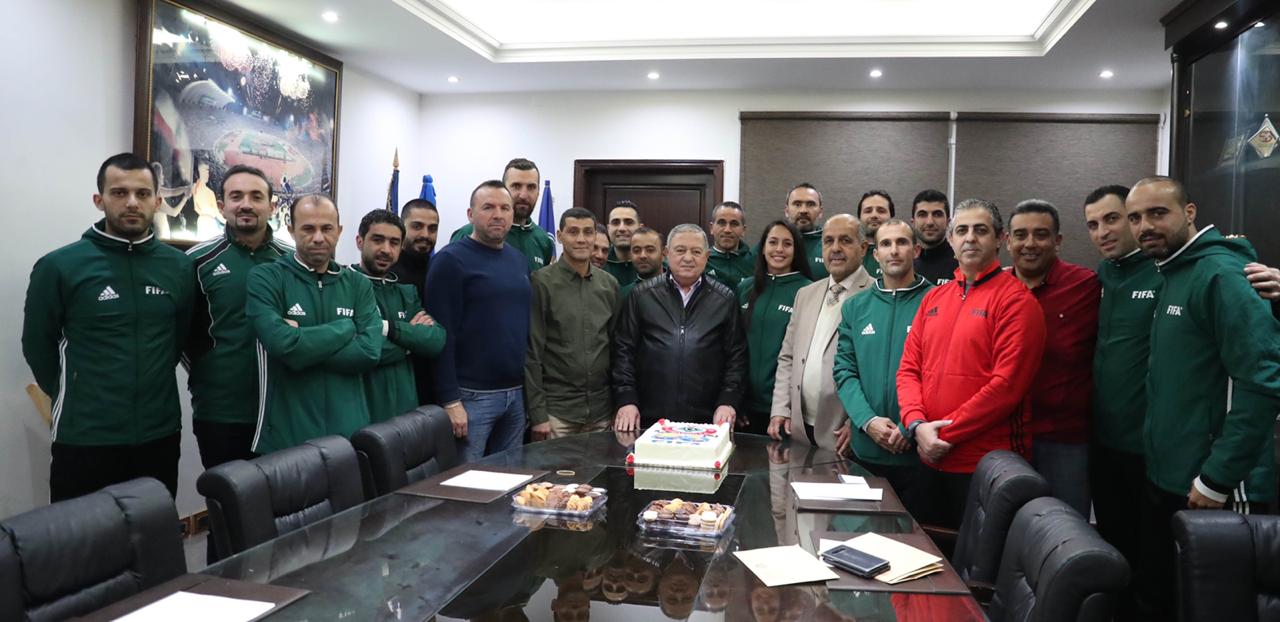 Football Lebanon - توزيع الشارات الدولية على الحكام 