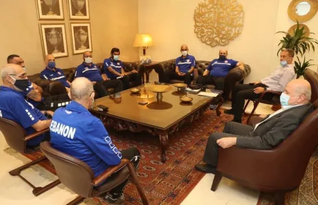 Football Lebanon - الجهاز الفني لمنتخب لبنان الأول يزور الرئيس هاشم حيدر