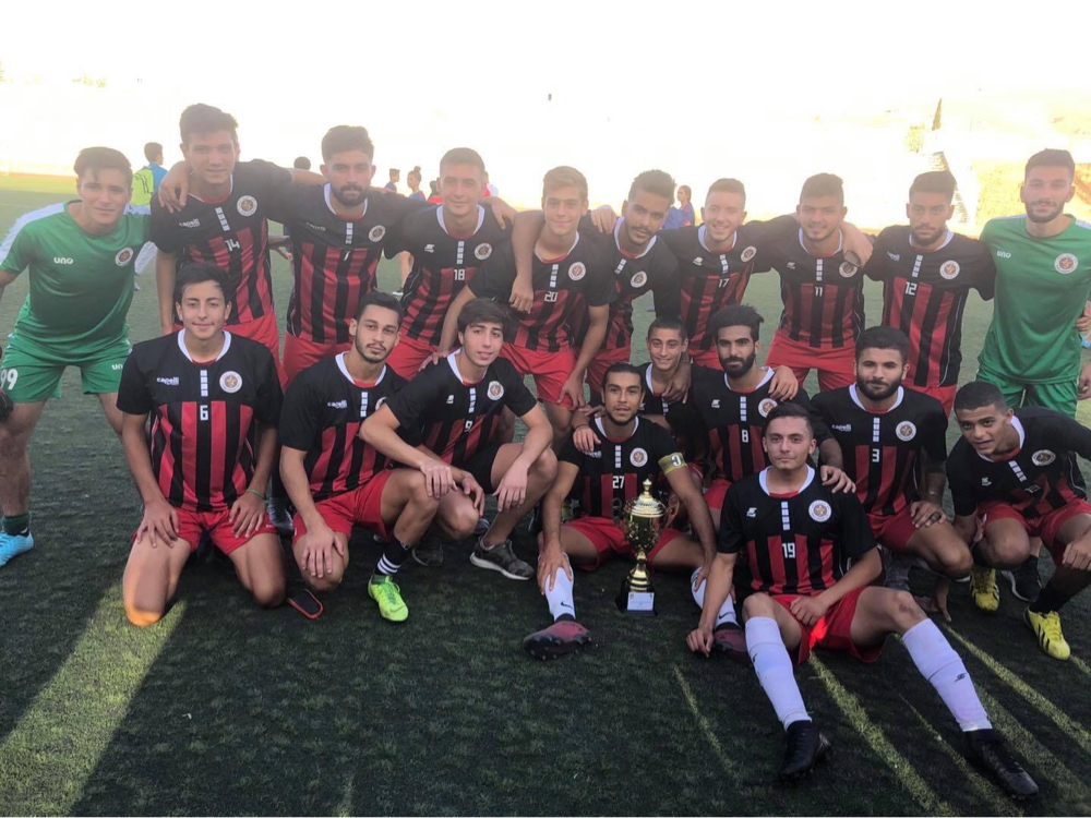 Football Lebanon - شباب النجمة يرفعون كأس الشهيد محمد عطوي