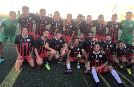 Football Lebanon - شباب النجمة يرفعون كأس الشهيد محمد عطوي