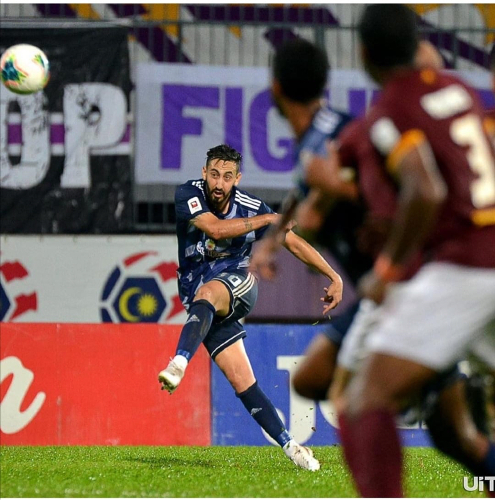 Football Lebanon - ربيع عطايا يساهم في فوز فريقه وقاسم الزين يستمر بتقديم آداء ثابت في الكويت