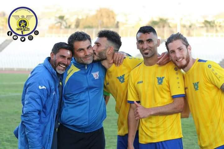 Football Lebanon - كتب المدرب محمد الدقة، مخطئ من يعدكم ١١ لاعب