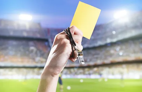 Football Lebanon - أخطاء تحكيمية كارثية في مباراة النجمة والإخاء 