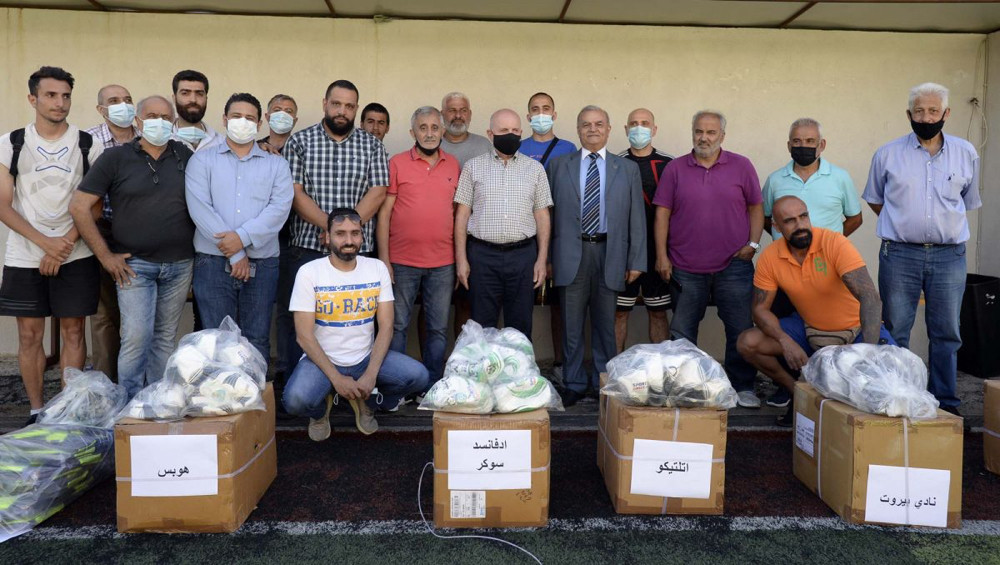 Football Lebanon - توزيع التجهيزات الأوروبية على ملعب النجمة بحضور حيدر