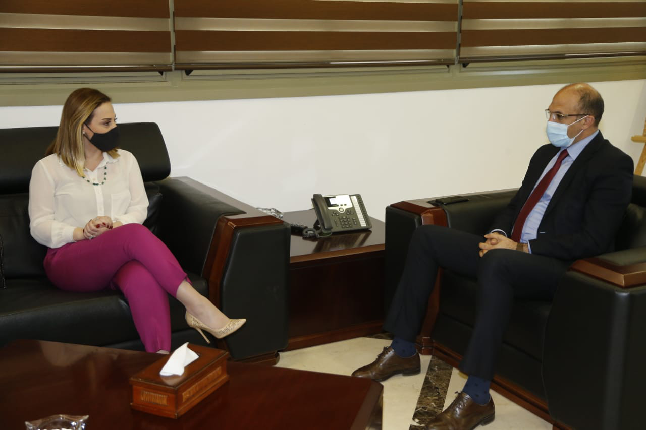 Football Lebanon - اوهانيان ناقشت مع وزير الصحة إطلاق ماراتون لقاح للرياضيين