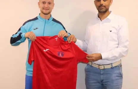 Football Lebanon - ألكسندر ملكي يوقّع مع نادي الشحانية