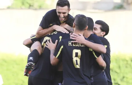 Football Lebanon - فوز العهد على الحكمة بثلاثية نظيفة