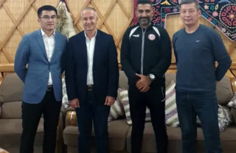 Football Lebanon - سبليني يلتقي رئيس الاتحاد القيرغيزستاني