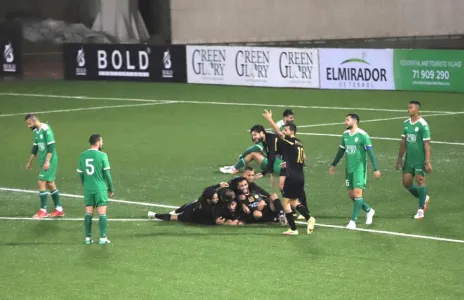 Football Lebanon - العهد يحافظ على الصدراة بفوزه على الأنصار والساحل يفوز على الحكمة