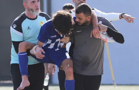 Football Lebanon - نقل لاعب الصفاء إلى المستشفى 