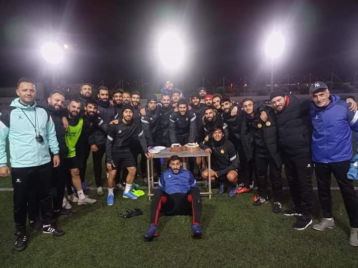 Football Lebanon - لاعبو العهد يحتفلون بخميس وشهادة الماستر