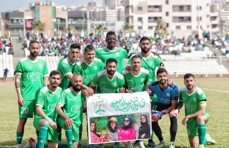 Football Lebanon - لاعبو الأنصار يرفعون صور الشهيدات الأربع