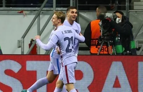 Football Lebanon - تعادل مثير بين برشلونة وفرانكفورت في اليوروباليغ