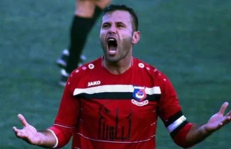 Football Lebanon - إعتزال الكابتن التاريخي للتضامن صور