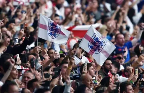 Football Lebanon - اشتباكات قبيل مباراة المانيا وانكلترا | تحيات نازية ومفرقعات نارية