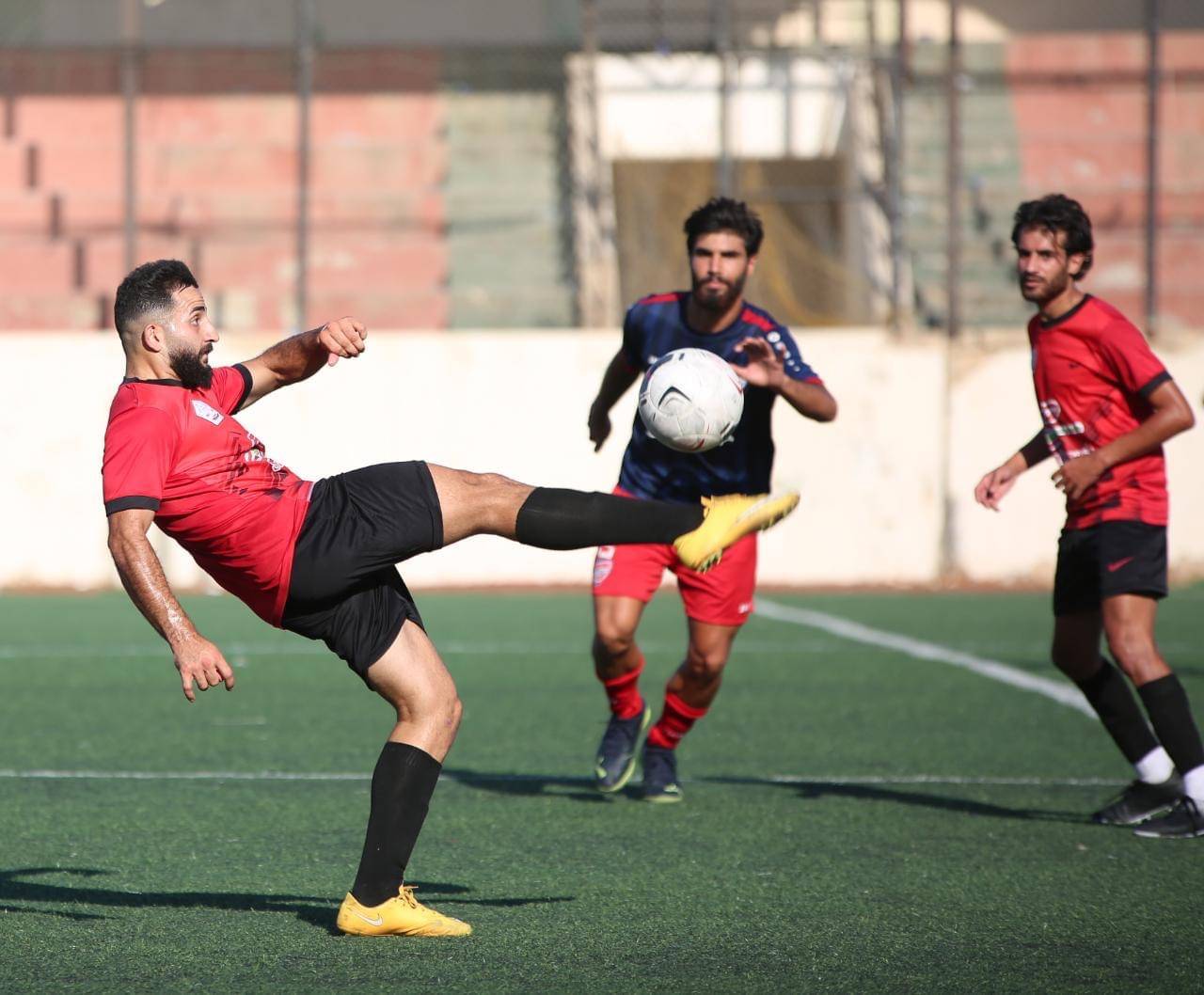 Football Lebanon - الراسينغ يحافظ على الصدارة وفوز اول للاجتماعي والاصلاح البرج الشمالي