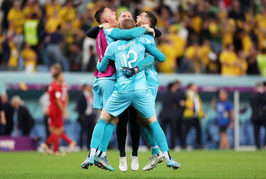 Football Lebanon - هدف ليكي يهزم الدنمارك ويصعد بأستراليا إلى دور الـ١٦