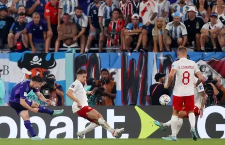 Football Lebanon - الأرجنتين تتصدر المجموعة بالفوز على بولندا بهدفين