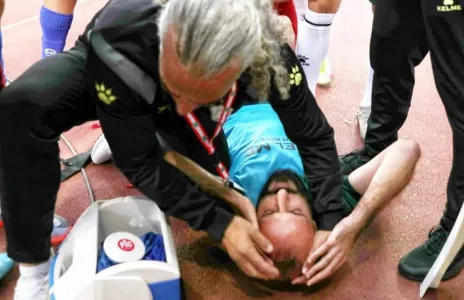 Football Lebanon - إصابة أحمد حجازي بحجر المدرجات