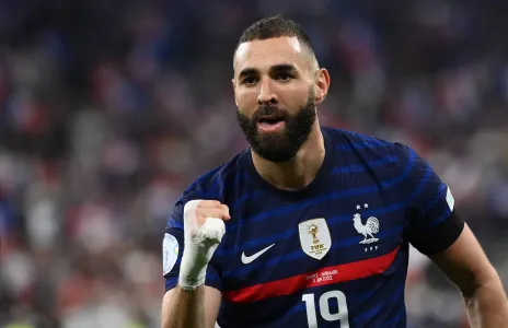 Football Lebanon - بنزيمة يعتزل دولياً