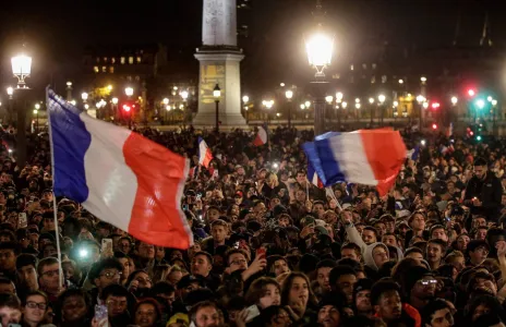 Football Lebanon - الآلاف يستقبلون لاعبي فرنسا في باريس