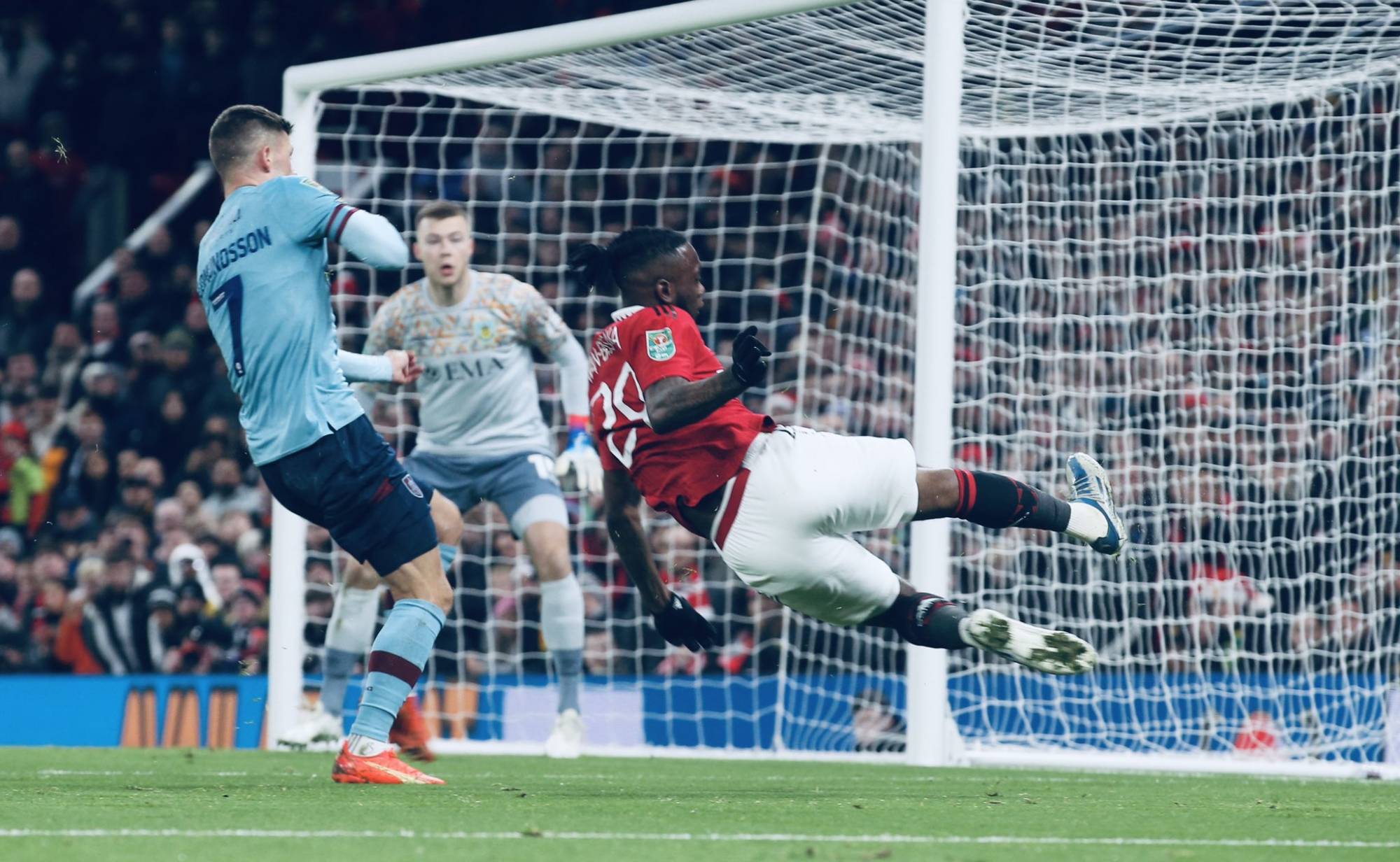 Football Lebanon - مانشستر يونايتد يلحق بالمتأهلين إلى ربع النهائي