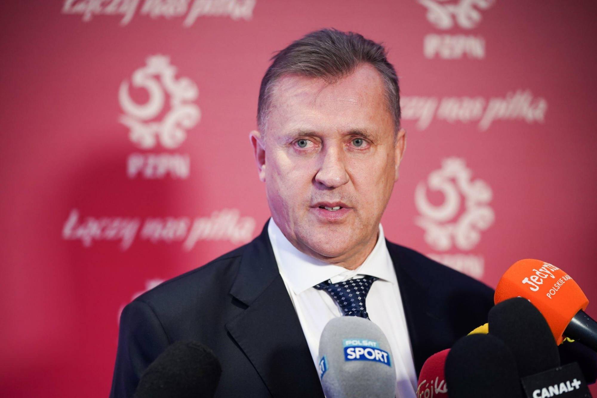 Football Lebanon - بولندا تُقيل ميخنييفيتش