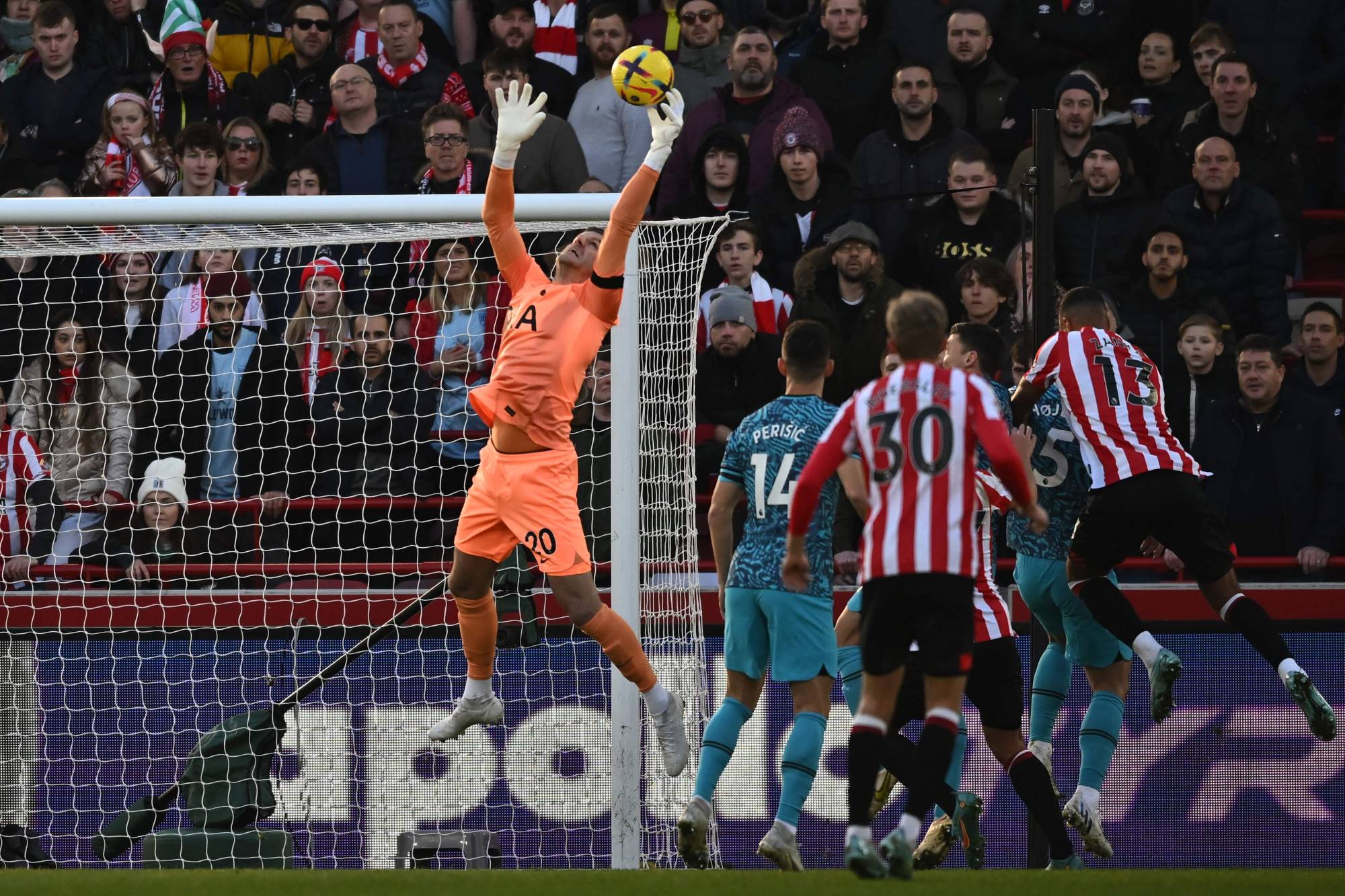 Football Lebanon - توتنهام ينجو من الخسارة أمام برنتفورد
