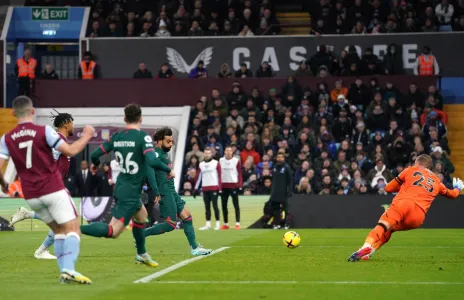 Football Lebanon - ليفربول يهزم أستون فيلا ويطارد فرق المقدمة