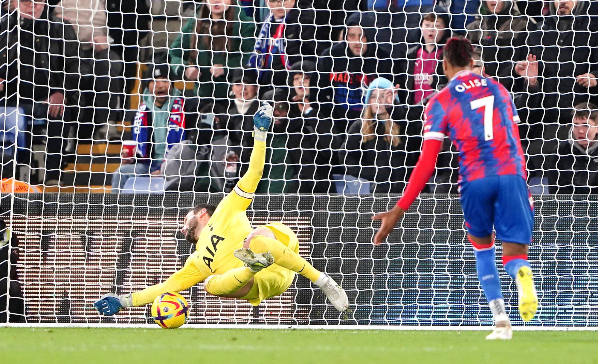 Football Lebanon - رباعية لتوتنهام... واحتدام معركة القاع