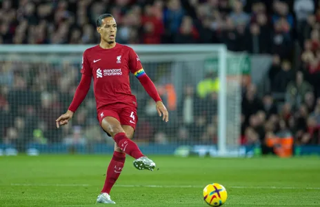 Football Lebanon - إصابة قوية لفان دايك تُربك ليفربول