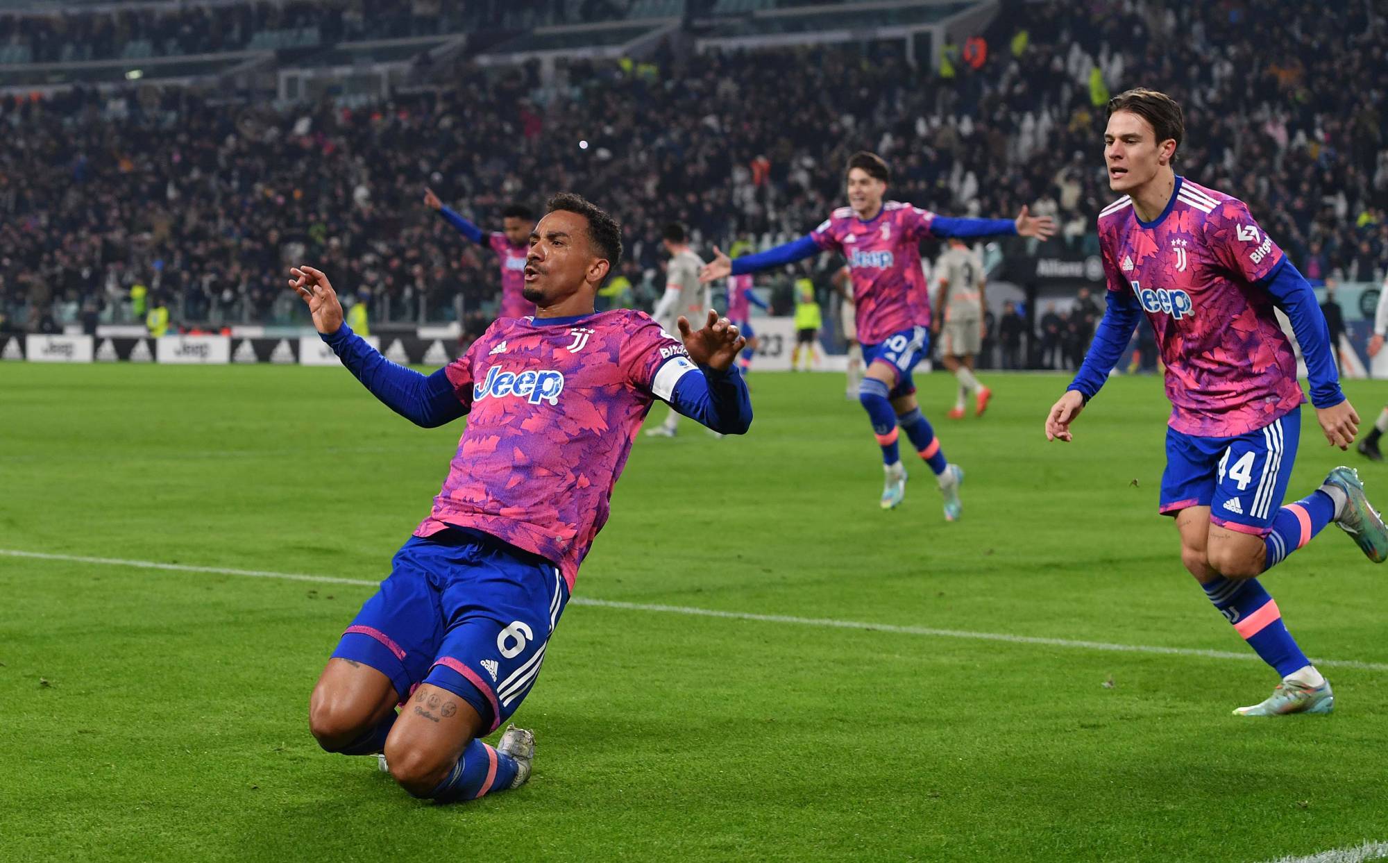 Football Lebanon - فوزان قاتلان وصعبان ليوفنتوس وفيرونتينا