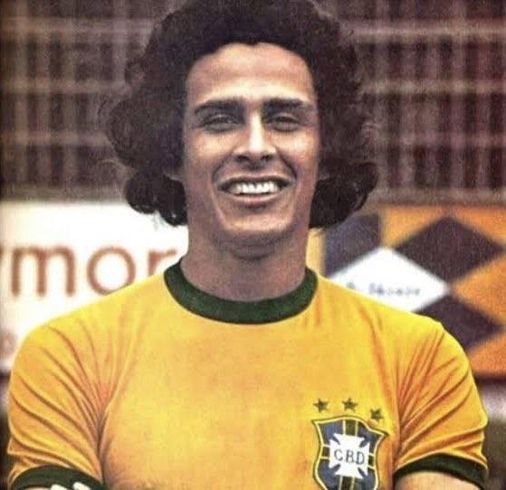 Football Lebanon - وفاة روبرتو ديناميت هداف الدوري البرازيلي