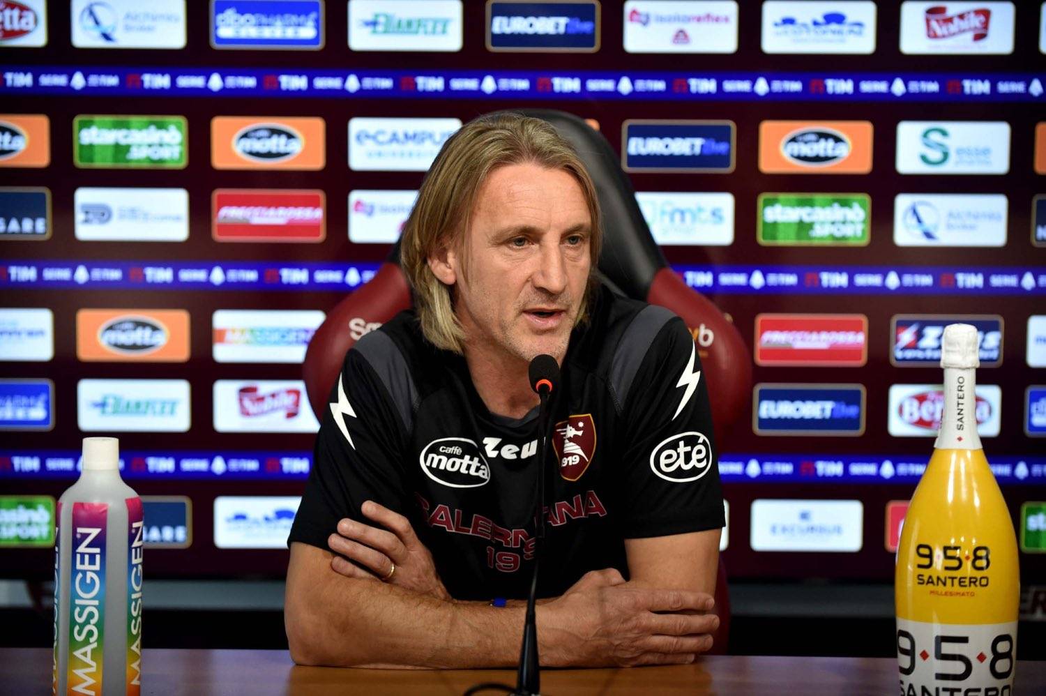 Football Lebanon - ساليرنيتانا يُقيل مدربه