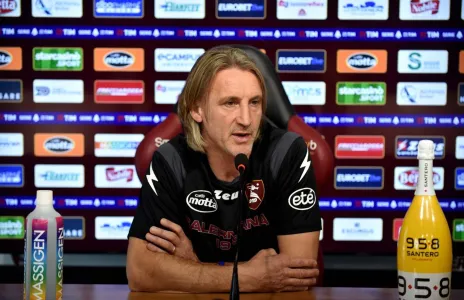 Football Lebanon - ساليرنيتانا يرجع عن قرار إقالة مدربه