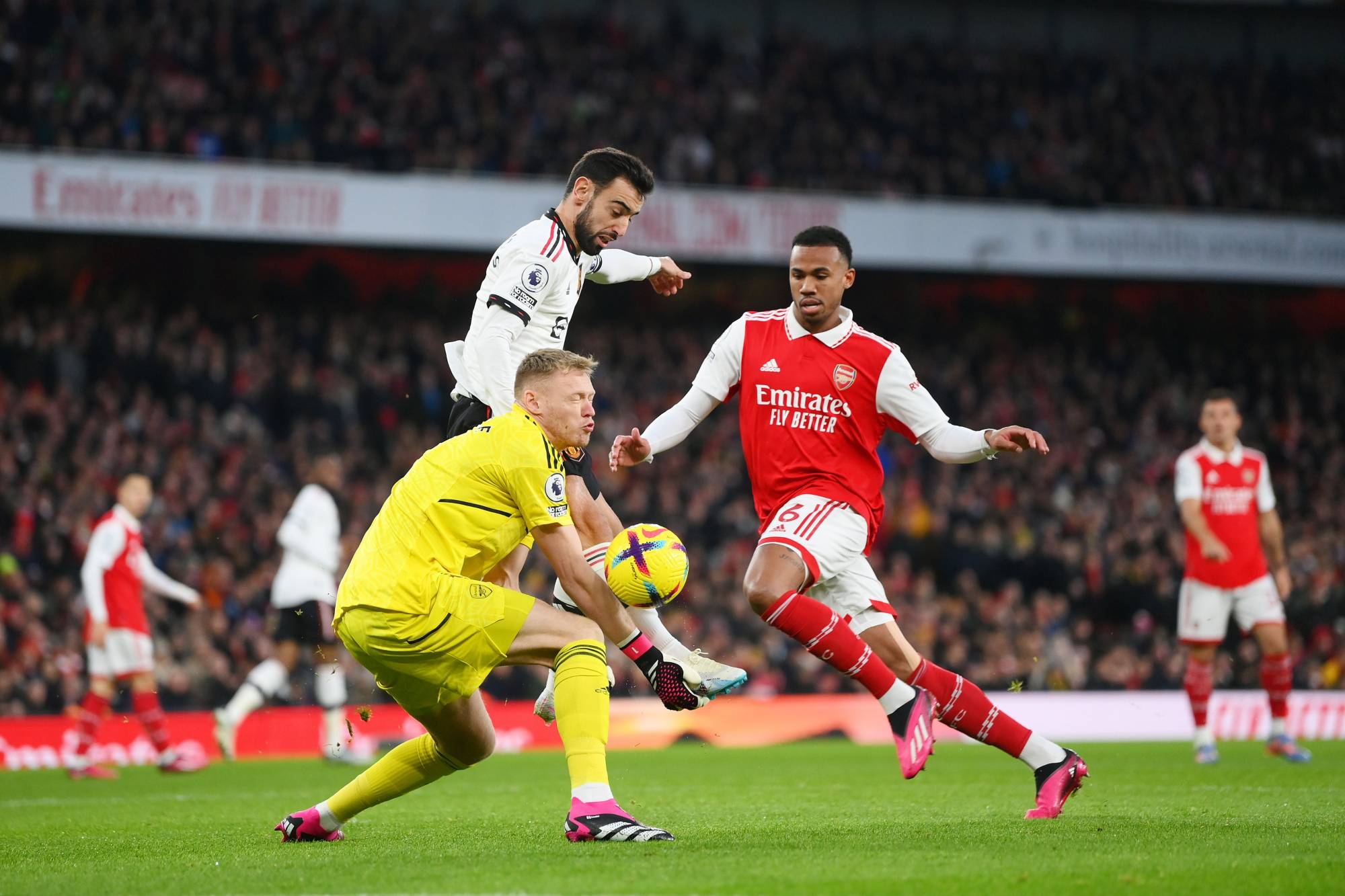 Football Lebanon - أرسنال يصعق يونايتد في اللحظة الأخيرة... وهالاند ماكينة أهداف