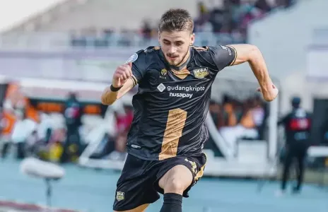 Football Lebanon - عثمان يقود فريقه للفوز في الدوري الاندونيسي