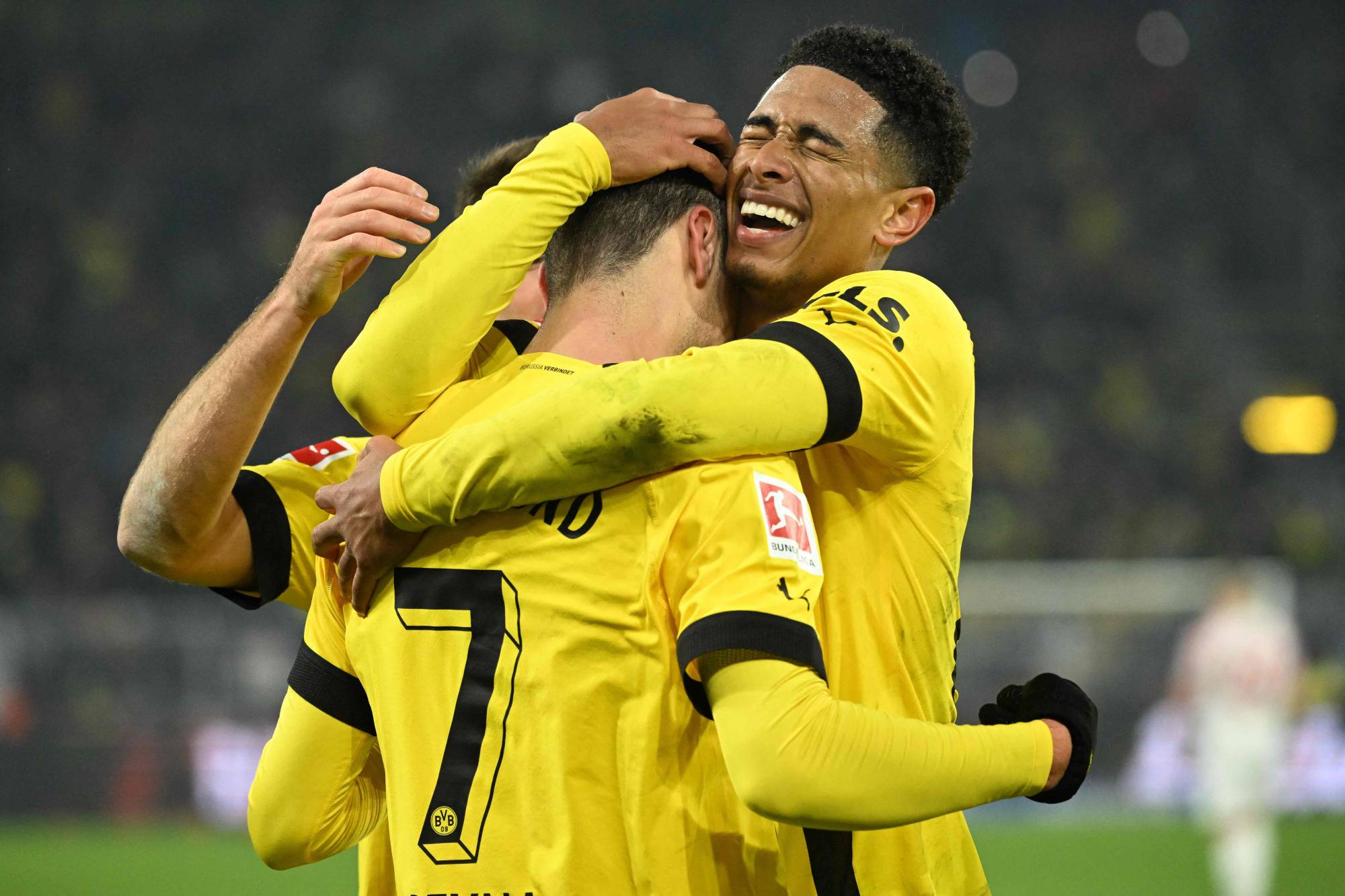 Football Lebanon - أونيون ينفرد بالوصافة... ورينا يُنقذ دورتموند مجدّداً