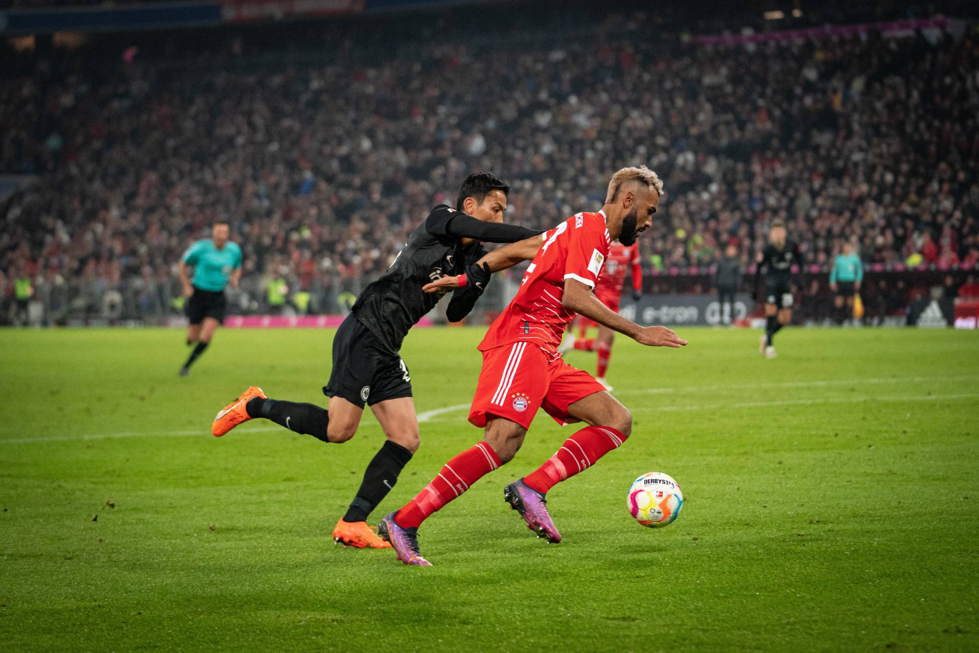 Football Lebanon - فرانكفورت يعادل بايرن... ومطاردة حامية للصدارة