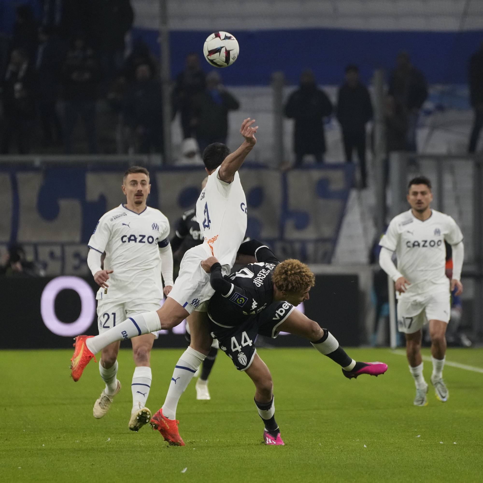 Football Lebanon - تعثر لانس ومارسيليا يريح سان جيرمان