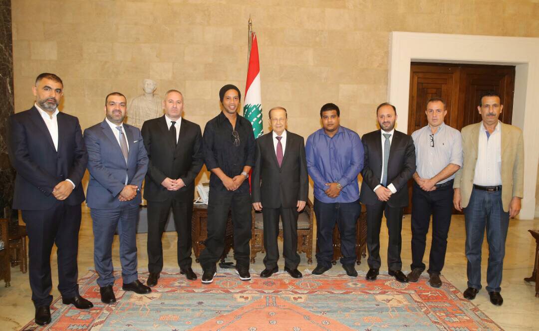 Football Lebanon - رونالدينيو يزور الرئيس عون