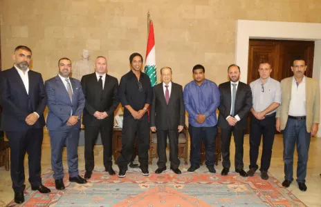 Football Lebanon - رونالدينيو يزور الرئيس عون